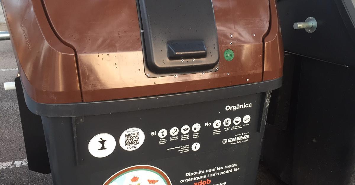 Ein „contenedor“ (Container) für „basura orgánica“ (Biomüll) in Palma.