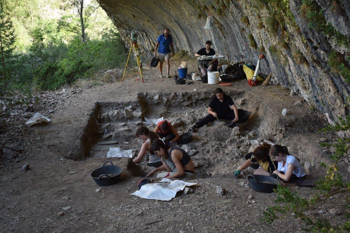Los arqueólogos trabajan en el yacimiento de Huerto Raso