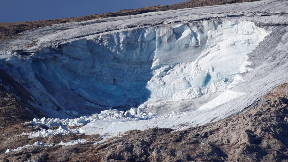 El glaciar de la Marmolada, tras el desprendimiento.