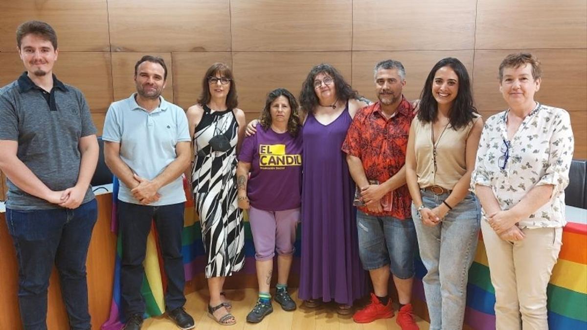 Antonia García Sánchez, con camiseta violeta y amarilla.