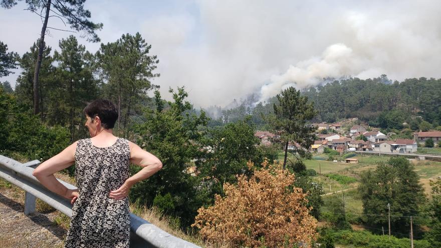 La situación se recrudece en Melón con dos incendios en la parroquia de Quins