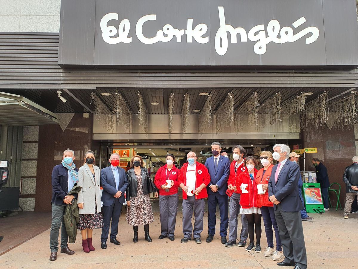 Donación solidaria de El Corte Inglés con Cruz Roja