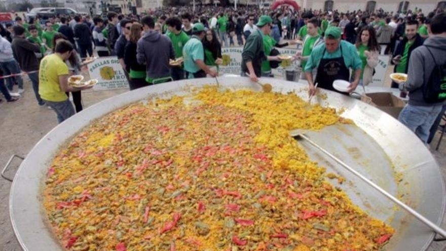 Paella gigante en la UPCT