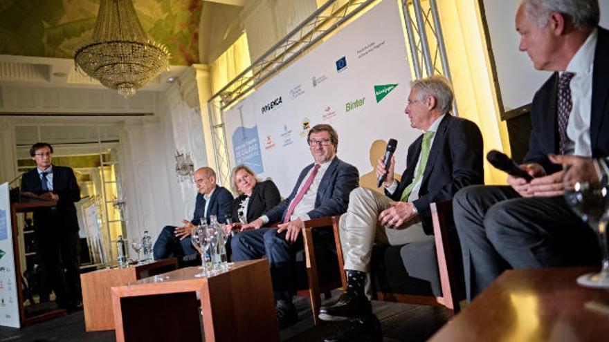 La mesa redonda sobre turismo de salud y congresos del Foro de Turismo de Calidad estuvo moderada por Jorge Espinel, subdirector de El Día.