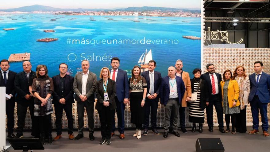 Foto de familia de la Mancomunidade de O Salnés en la que no estuvieron presentes los socialistas. |