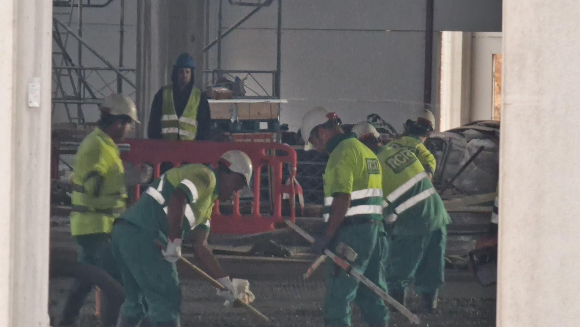 Obras de construcción de la megaplanta de Conservas Cerqueira, en el polígono industrial de Té (Rianxo).