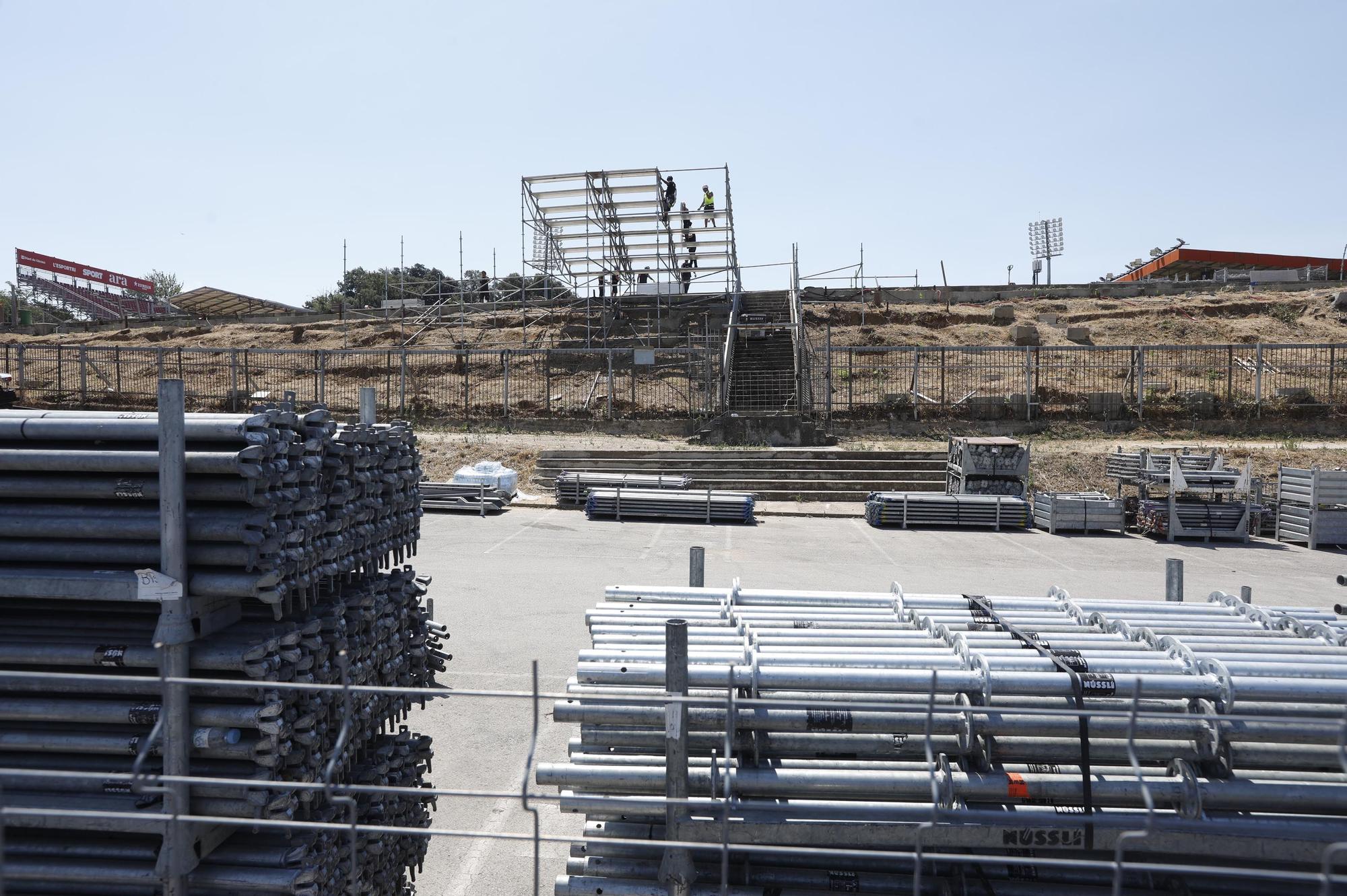 La instal·lació de la graderia supletòria del Gol Nord a Montilivi