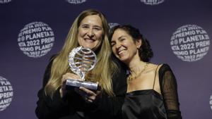 Luz Gabás y Cristina Campos, ganadora y finalista del Premio Planeta 2022