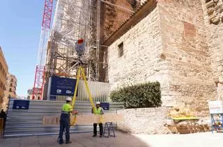 Trabajos para levantar el tejado de la Catedral de Málaga