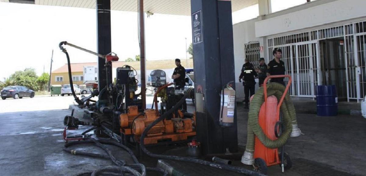 Agentes de la Guardia Civil, durante una operación contra el fraude de hidrocarburos