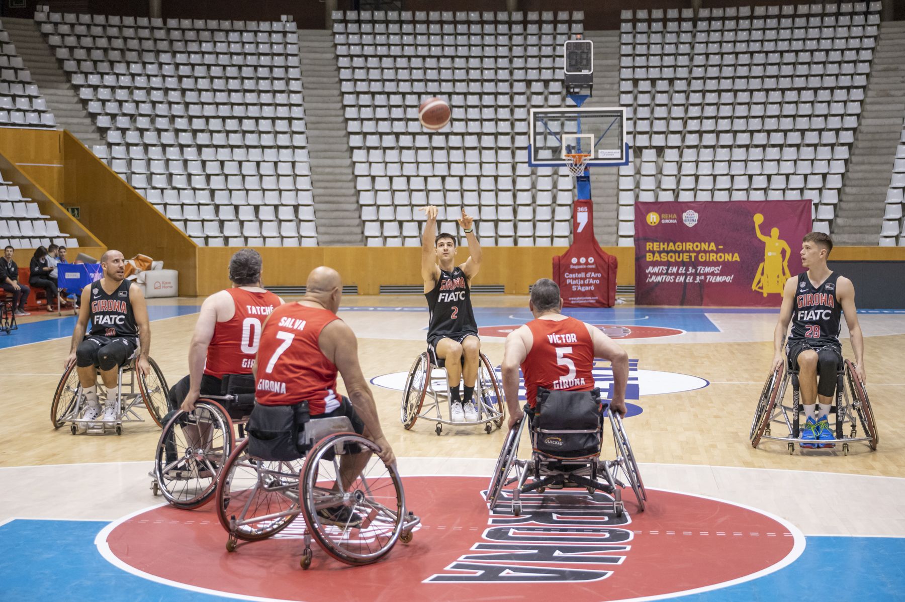 Les estrelles del Girona a l’ACB descobreixen el bàsquet en cadira de rodes