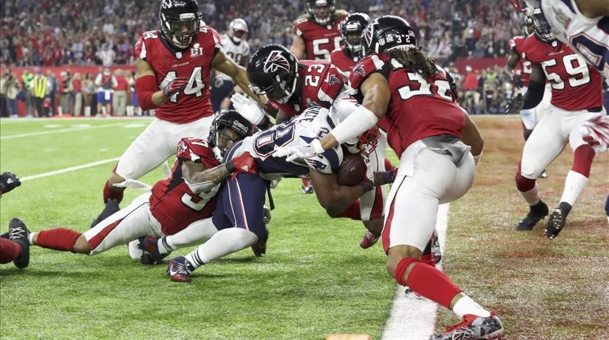 zentauroepp37187841 new england patriots  james white scores a touchdown during 170220133323