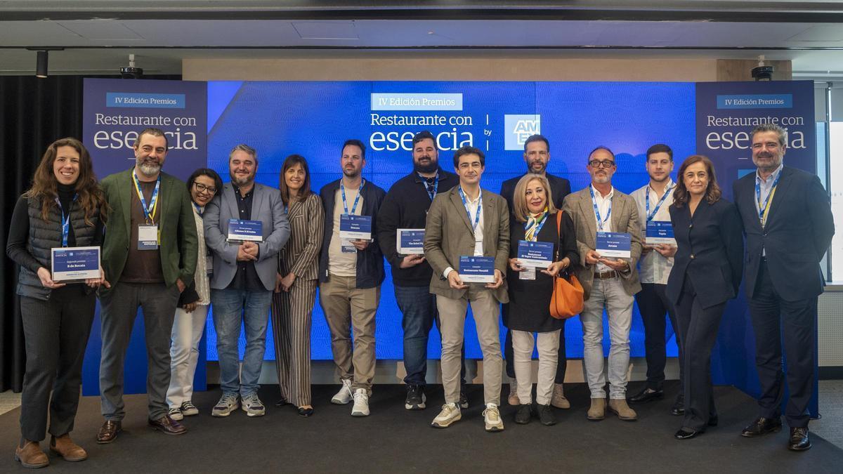 Ganadores, finalistas, miembros del jurado y Julia López, Vicepresidenta y Directora General del área de Establecimientos de American Express para Europa continental.