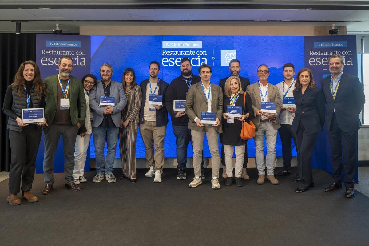 Ganadores, finalistas, miembros del jurado y Julia López, Vicepresidenta y Directora General del área de Establecimientos de American Express para Europa continental.
