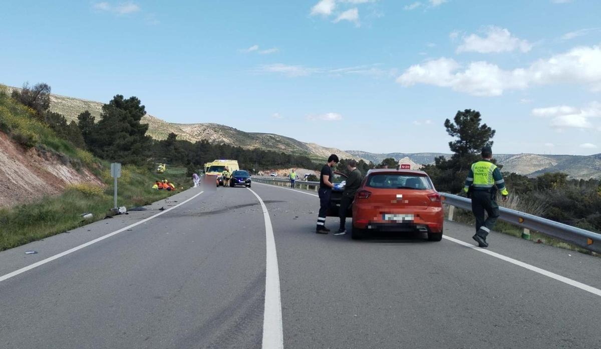El conductor de un turismo, que ha dado positivo en cocaína, ha invadido el carril contrario y ha arrollado a una moto.