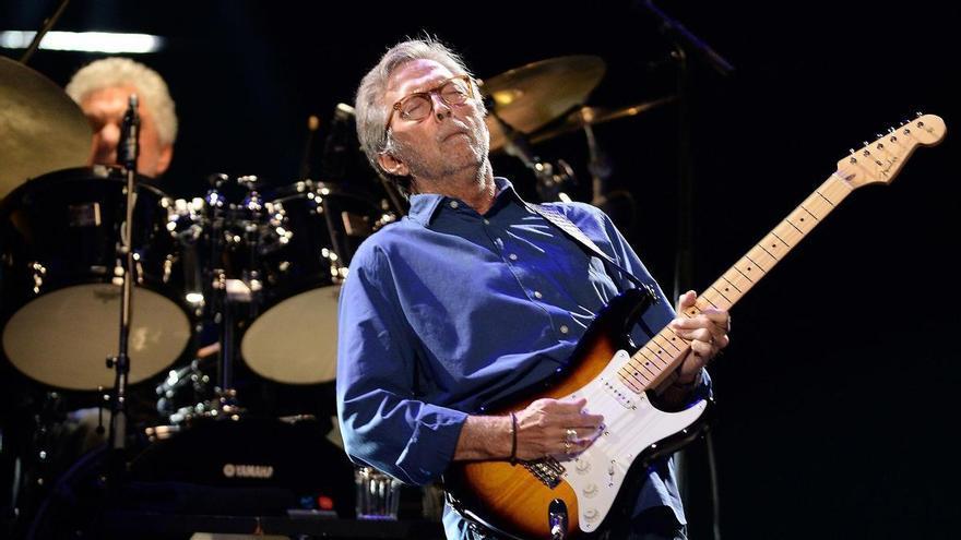 Eric Clapton, un arte de la guitarra sereno, magnético y sin efectismos en el Palau Sant Jordi, 22 años después