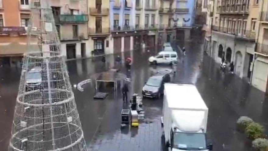 La plataforma situada al centre de la plaça