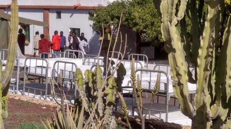 Campamento para migrantes desmantelado en el Albergue de Tefía