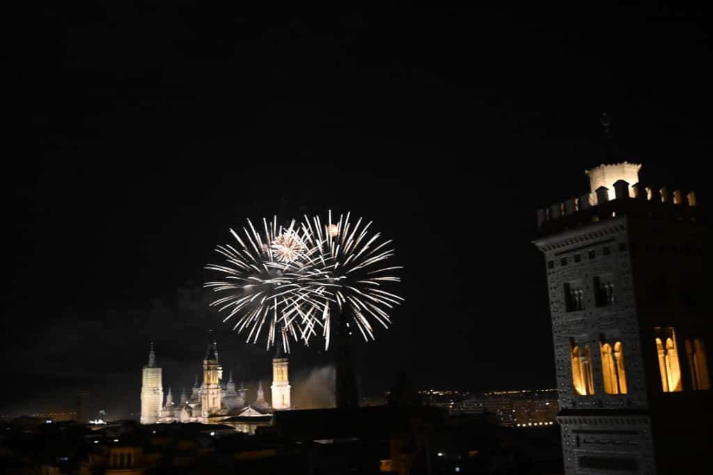 Los fuegos artificiales ponen un bonito broche final a las Fiestas del Pilar 2025