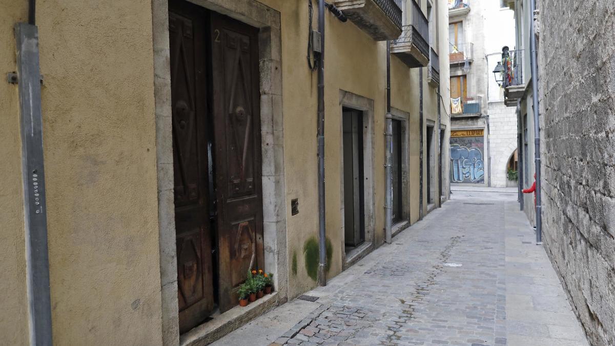 Queixes per la presència d&#039;uns ocupes en un edifici de la Generalitat