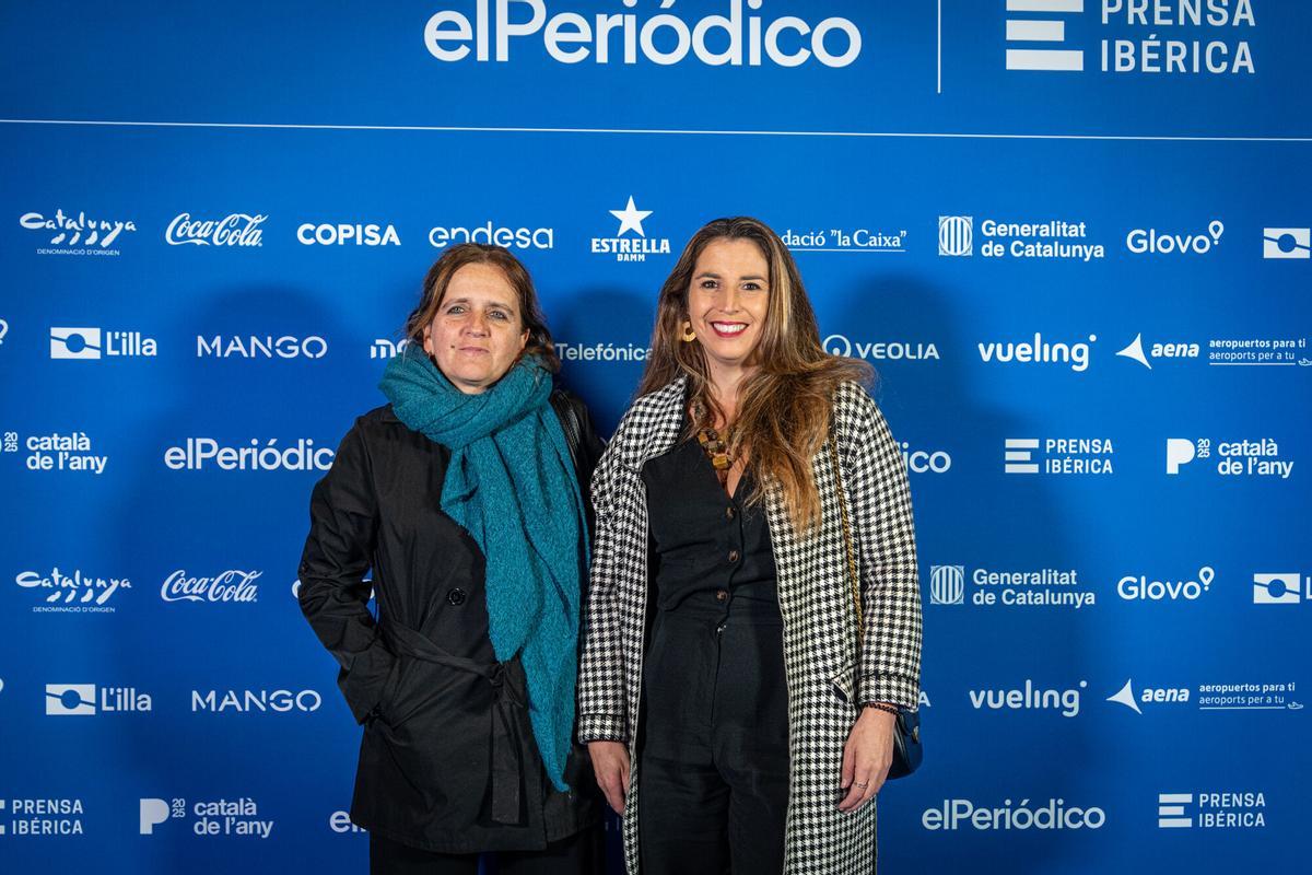 Barcelona, 24/11/2025 Sociedad. Entrega Premio Català de lany. Photocall. PERSONAS: Gemma Tarafa, y Candela López Tagliafico, En Comú Podem. AUTOR: MANU MITRU