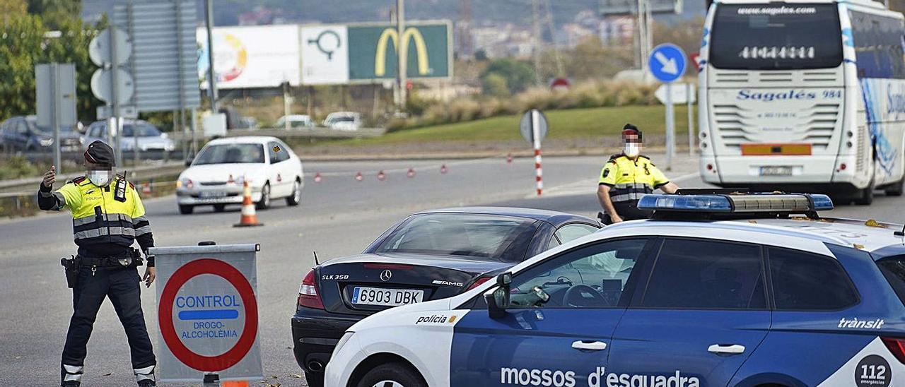 Un control de drogoalcoholèmia dels Mossos de Trànsit, foto d’arxiu.