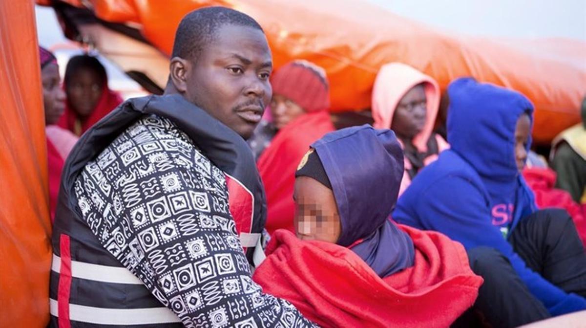 Llegada a Motril de uno de los grupos de inmigrantes Llegada a Motril de uno de los grupos de inmigrantes