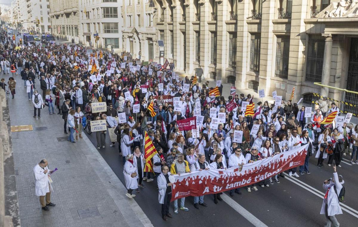 Els metges tornen a la vaga i mantenen el pols amb Sanitat