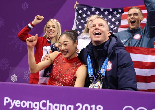 La patinadora estadounidense Mirai Nagasu celebra su histórico 'triple axel'