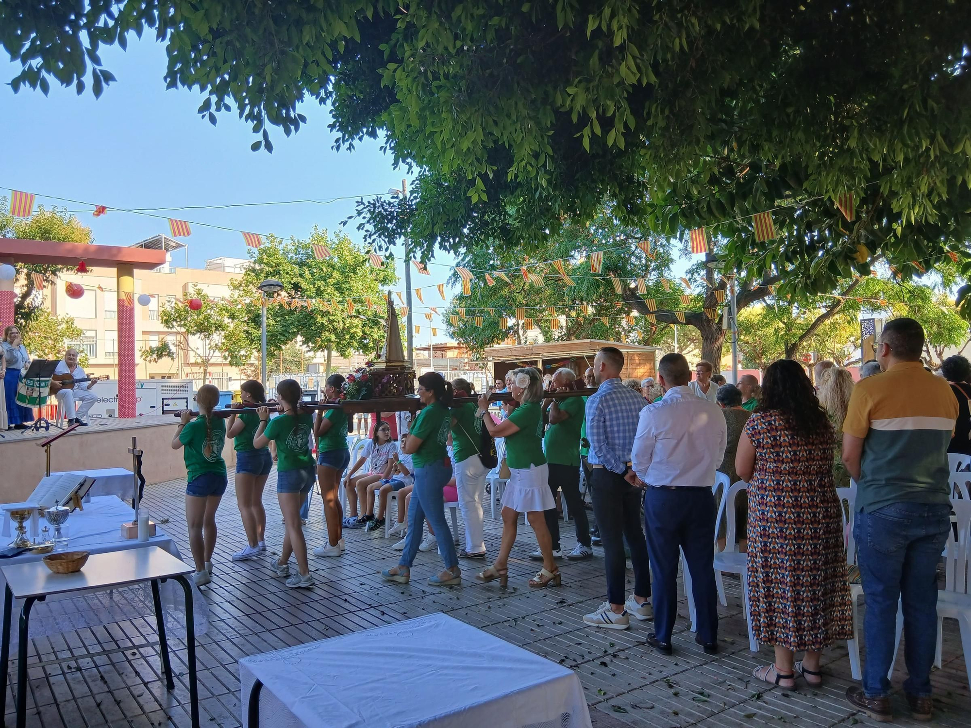 Misa y procesión en las fiestas del barrio El Progreso en Vila-real