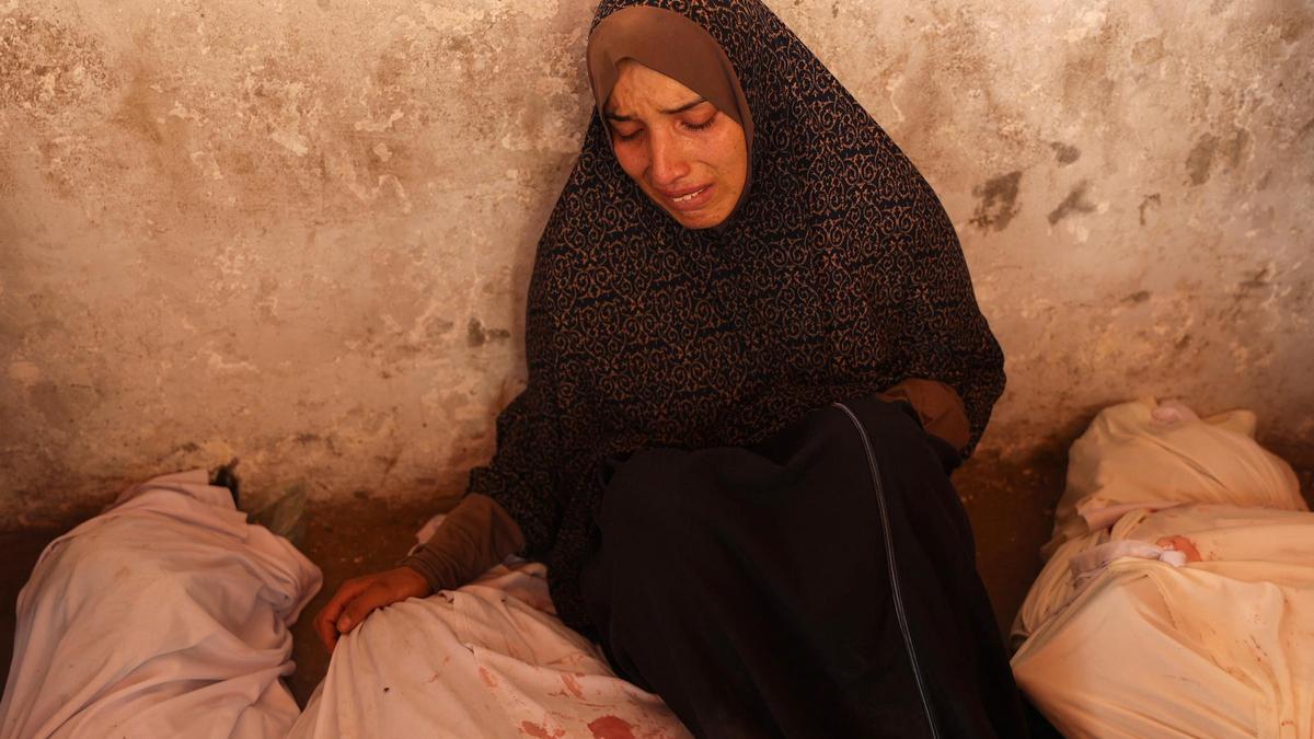 Trece niños entre los muertos por un bombardeo israelí a una escuela en Gaza