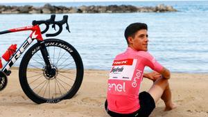 Juanpe López, en la playa de Pescara, donde este lunes ha descansado el Giro.