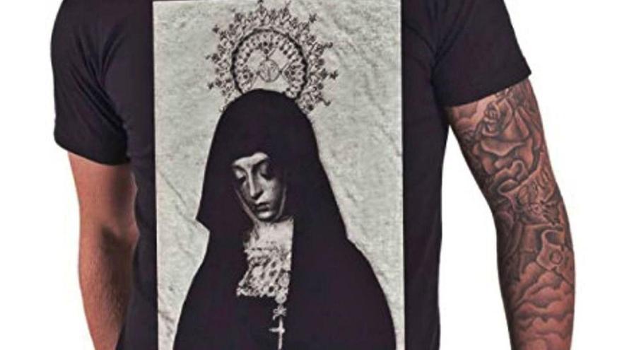 Un modelo muestra el diseño con la imagen de La Soledad y el texto “Bring me the horizon”. | Amazon