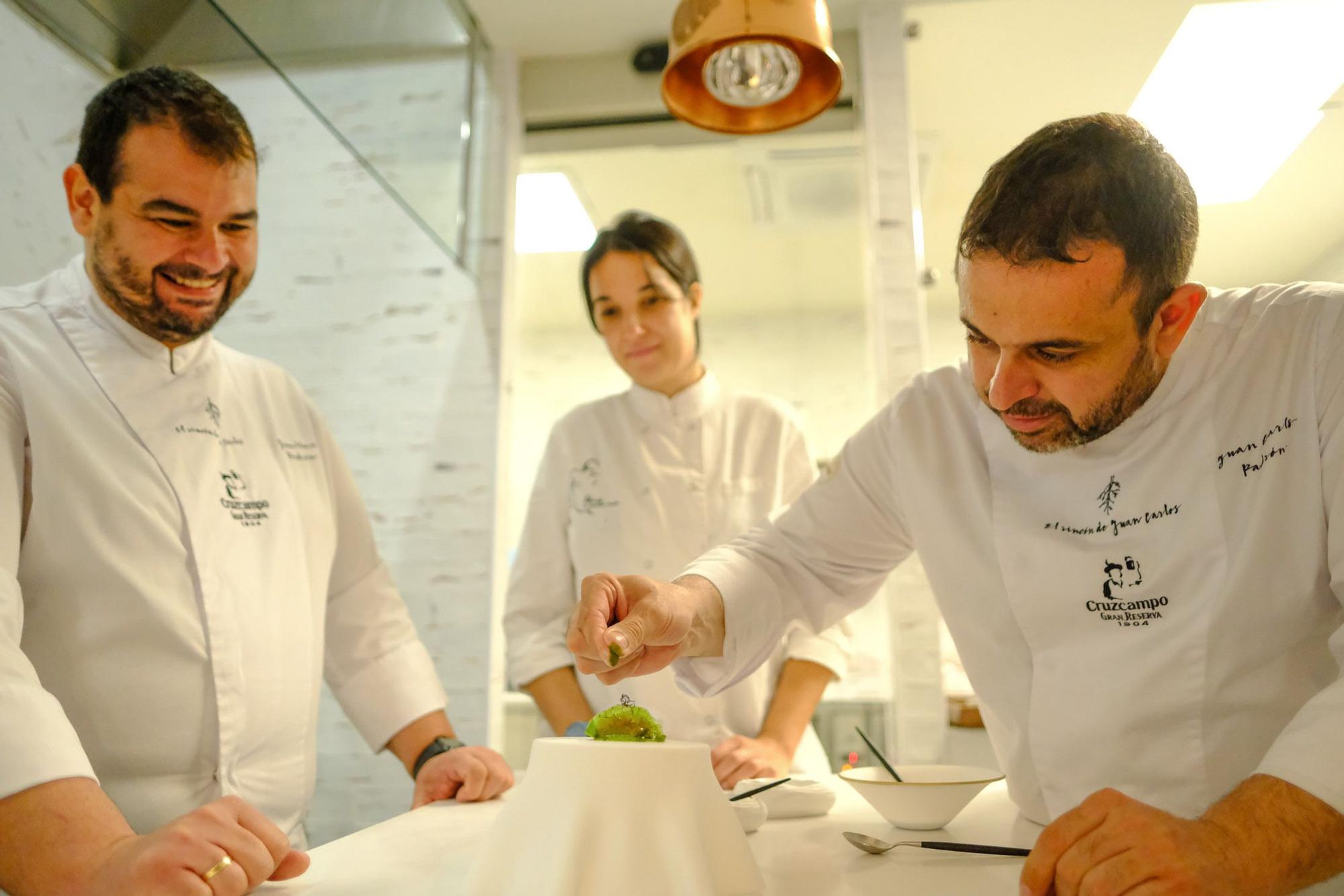 En los fogones de los hermanos Padrón y la chef Icíar Pérez