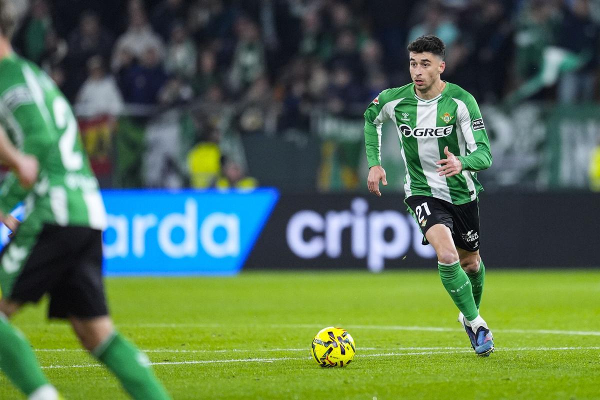 Marc Roca of Real Betis in action during the Spanish league, LaLiga EA Sports, football match played between Real Betis and Villarreal CF at La Cartuja stadium on January 17, 2026, in Sevilla, Spain. AFP7 17/01/2026 ONLY FOR USE IN SPAIN. Joaquin Corchero / AFP7 / Europa Press;2026;SPORT;ZSPORT;SOCCER;ZSOCCER;Real Betis v Villarreal CF - LaLiga EA Sports;