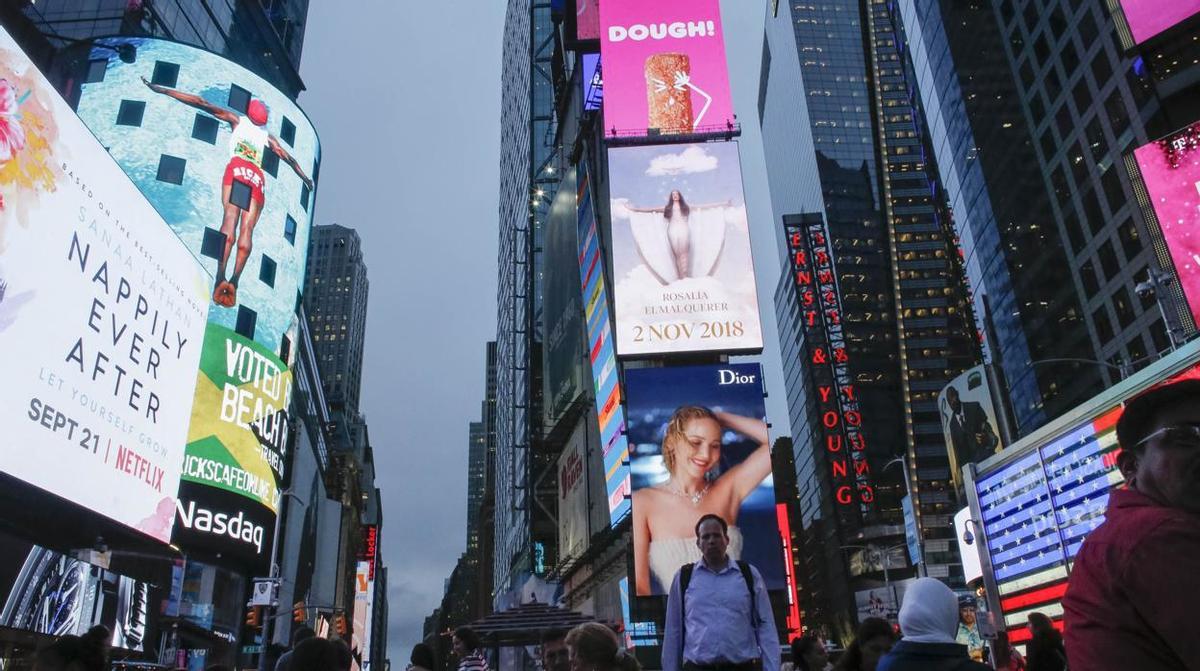 Cartel de 'El mal querer' de Rosalía, en Times Square, Nueva York.