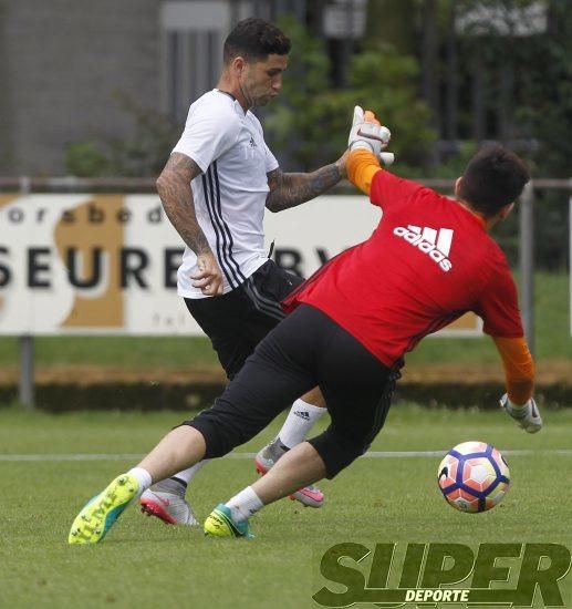 La plantilla entrena bajo la lluvia con el 'shock'