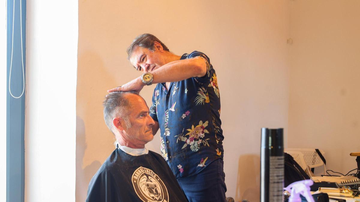 Mira aquí todas las imágenes del corte de pelo solidario organizado por la Associació de Voluntaris d'Eivissa junto con Barber Angels Spain