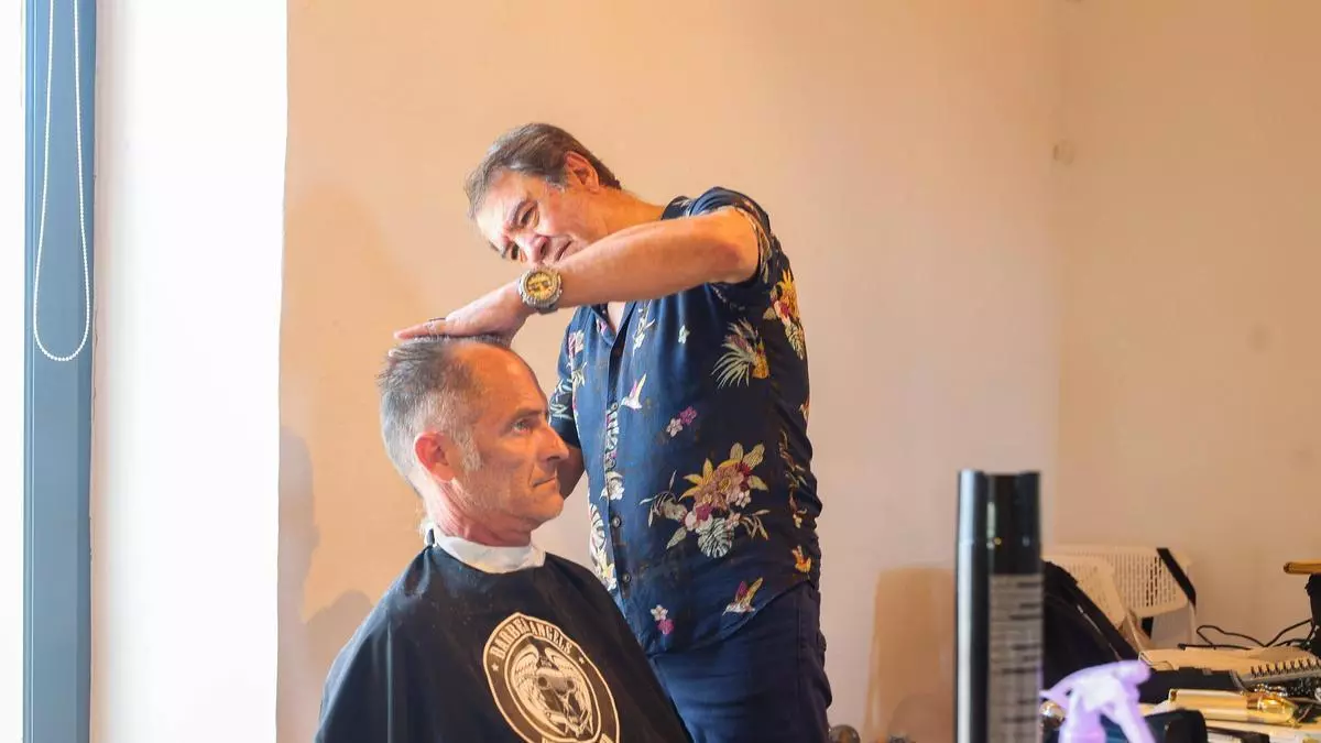 40 personas con nuevo ‘look’ gracias al corte de pelo solidario en Ibiza