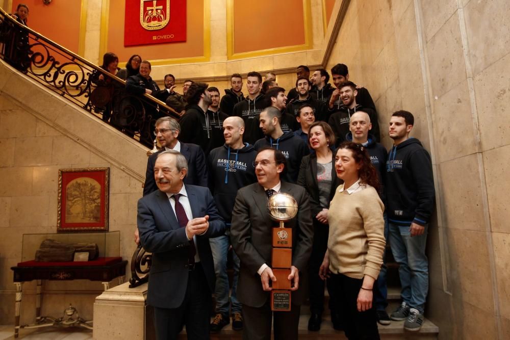 Recepción al Unión Financiera Oviedo en el Ayuntamiento tras ganar la Copa.