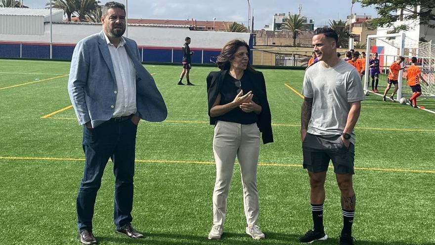 Roque Mesa Quevedo, junto a la alcaldesa de Telde, Carmen Hernández y el concejal de Deportes, Diego Ojeda.