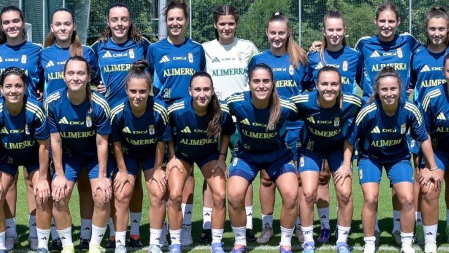 Arriba, por la izquierda, Laura Martínez, Mbappé, Henar, Claudia, Andrea Villadeamigo, Ana Buceta, Saray Álvarez, Marta Arias, Vera Rico, Eva Lois, Tania Mocholi, Emily Hahnel, Martina Campa. En primera fila, Anina, Marina Martín, Carol Férez, Laura Pascual, Elena Lara, Sheila Garrido, Gema Ginés, Laurina, Sheila Elorza, Andrea y Nerea Lombardero, ayer, en el primer entrenamiento del Femenino en El Requexón. |  R.O.