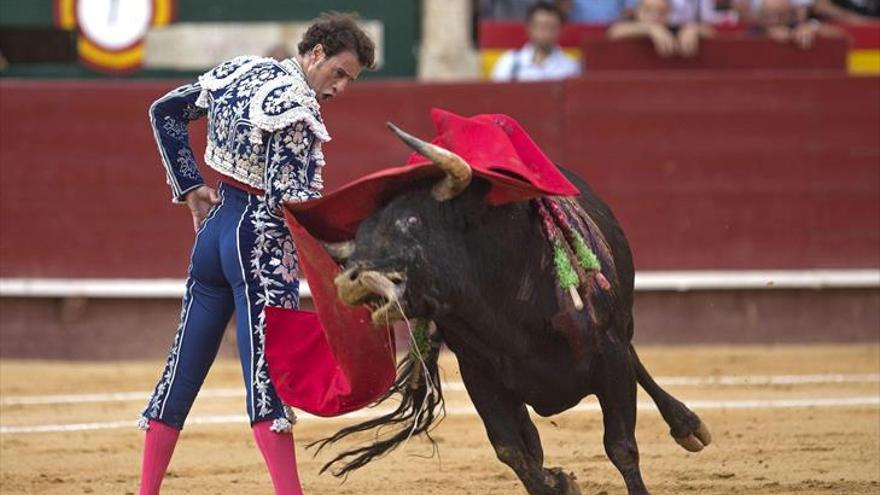 Palmas y bronca para Finito de Córdoba