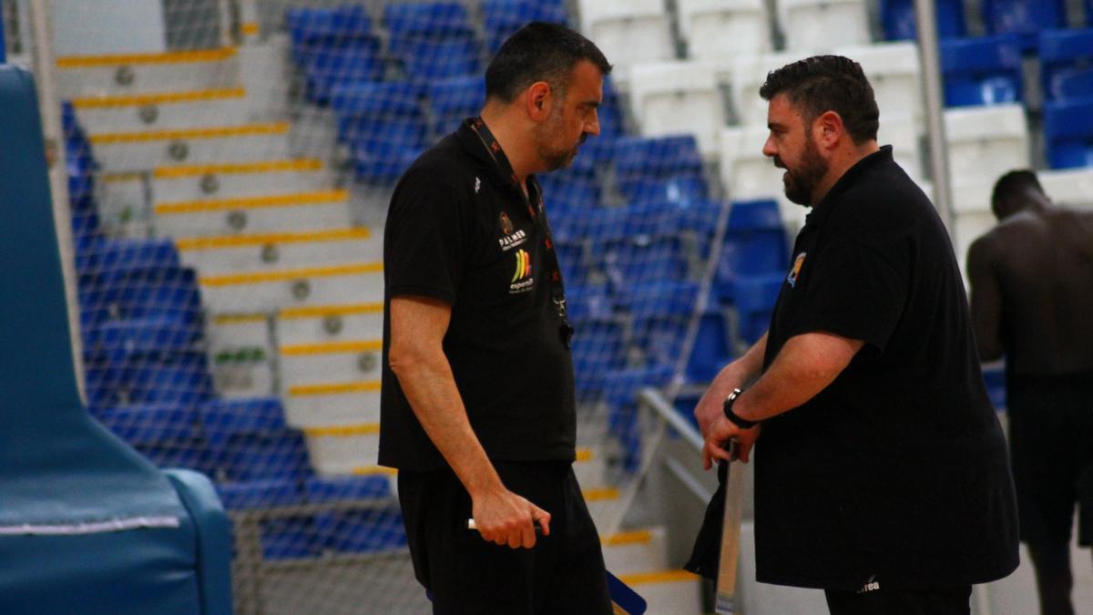 Pau Tomàs y Álex Pérez dialogan en un encuentro del pasado curso.