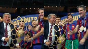 Laporta, ¡eufórico levantando la Champions con el Barça!