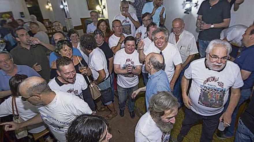 Despedida del mesón El Toro, en Federico Tapia.