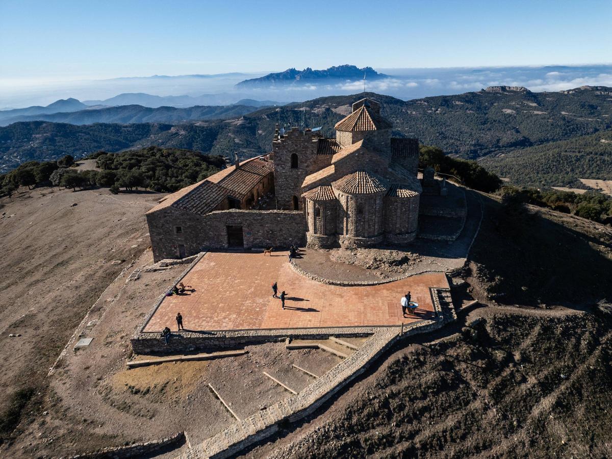 El paisaje de la famosa montaña de La Mola, que tiene un cierre anunciado