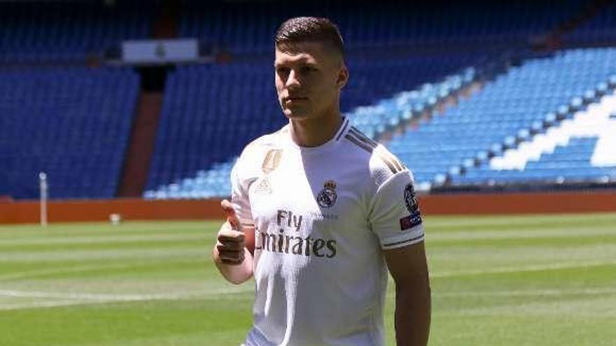 Jovic, durante la presentación. // Efe