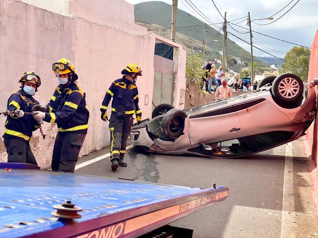 Vuelco de un automóvil en Telde