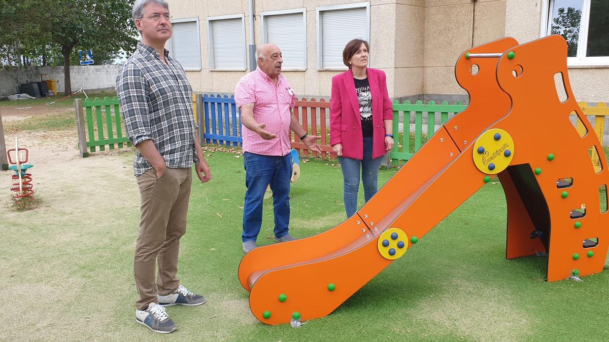 Los representantes municipales durante la inspección del recinto, esta mañana.